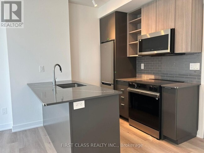 Photo du bâtiment - 2075 Lakeshore Rd.