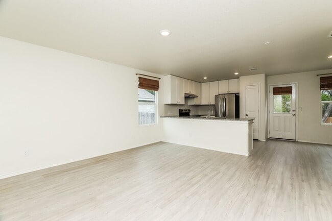 Foto del edificio - 3 bedroom located off Medina Base - About 5 miles from Lackland AFB