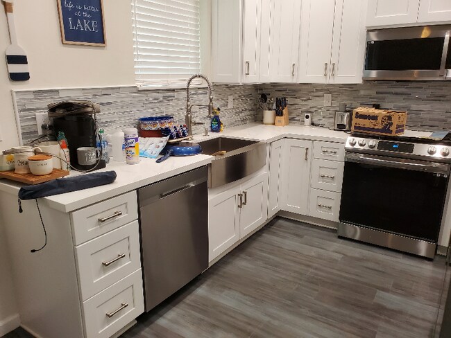 Foto del edificio - 6325 Tallman Ave