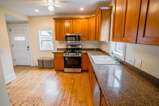 Kitchen - 583 Marshall Ave