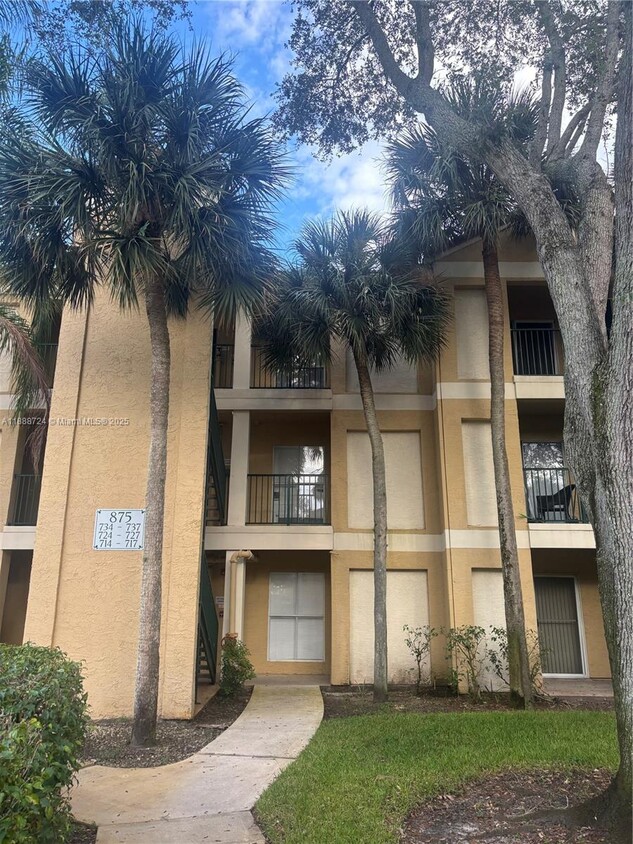 Primary Photo - 875 Riverside Dr