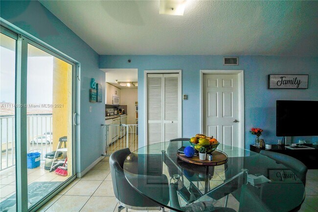 Foto del edificio - 2415 NW 16th St Rd