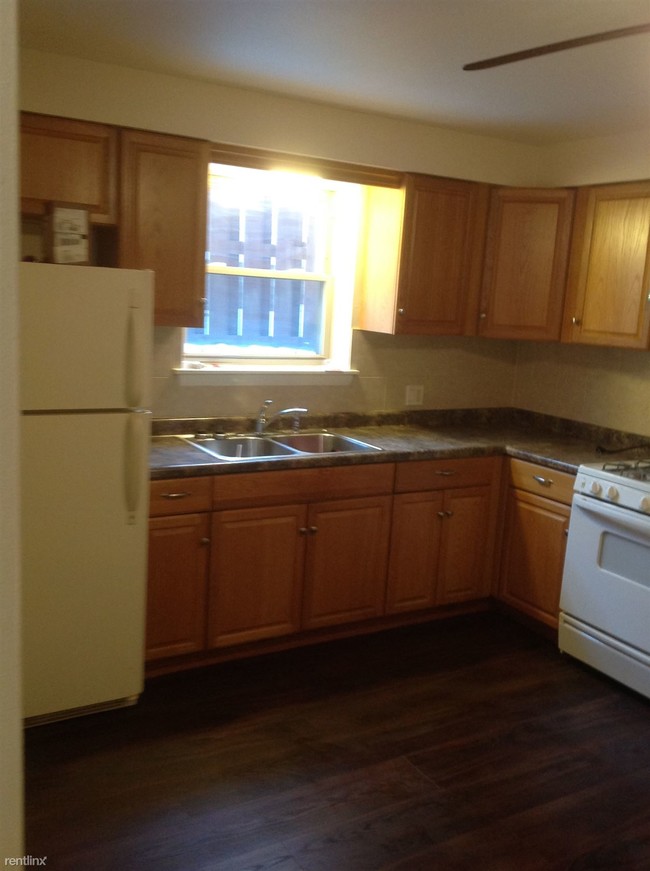 Building Photo - 2 br, 1 bath Apartment - 33 W Grand Ave