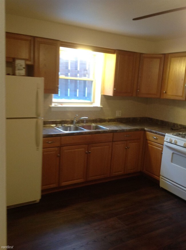 Foto del edificio - 2 br, 1 bath Apartment - 33 W Grand Ave
