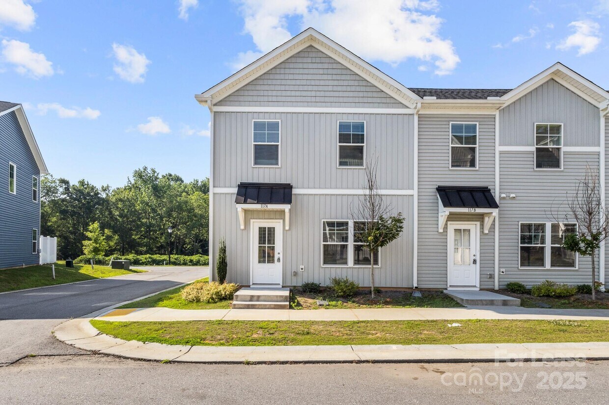 Foto principal - 117 Dogwood Vlg Trl