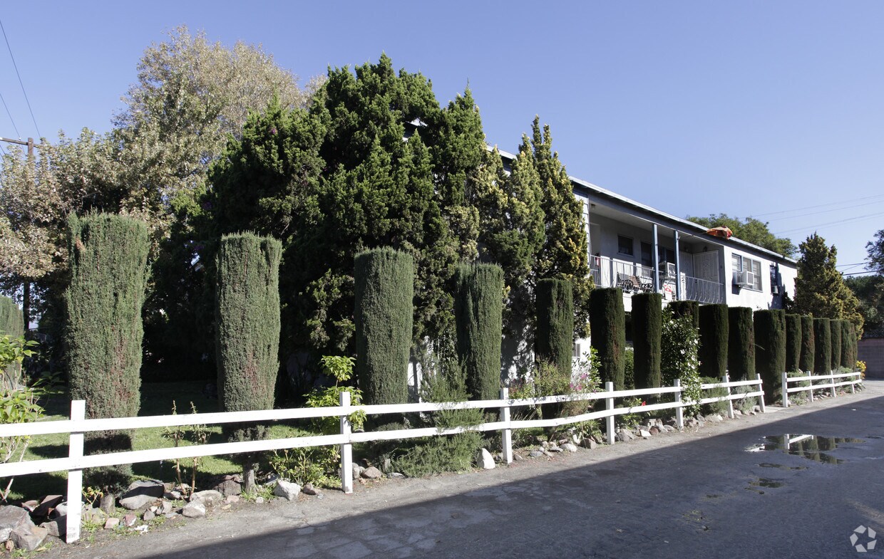 Foto del edificio - 6308 Vineland Ave