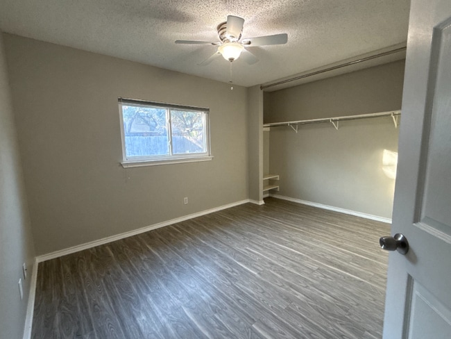 Building Photo - 8343 Morning Grove