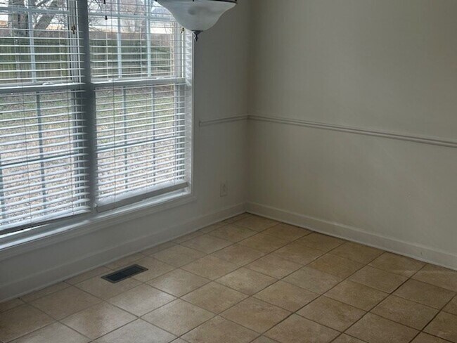 Building Photo - 4236 N Woodstock Dr