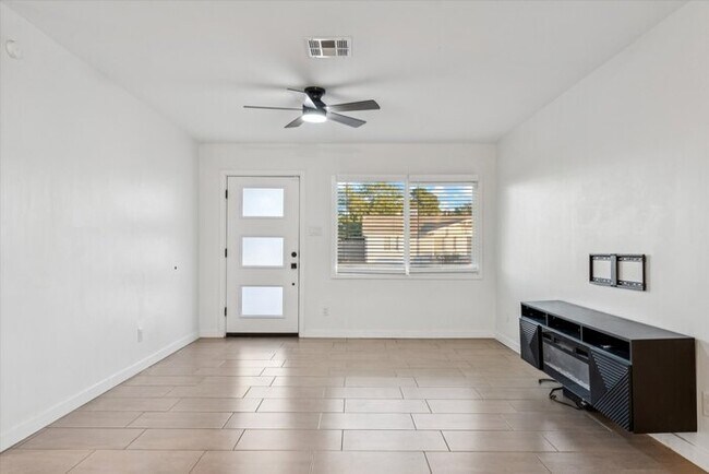 Building Photo - Paradise Valley; No HOA