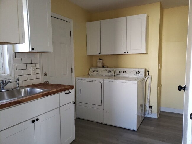 Foto del edificio - 3288 W 141st St