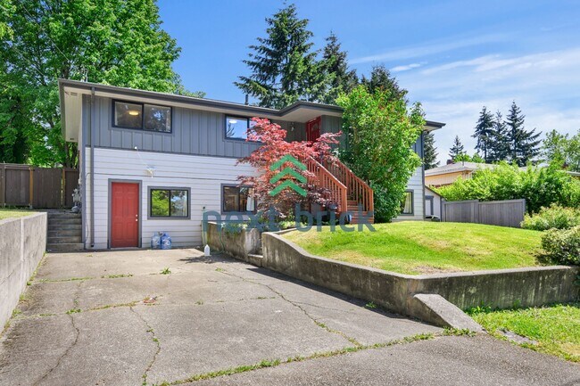 Foto del edificio - 4 Bed and 2 Bath Remodeled Single-family House Available!