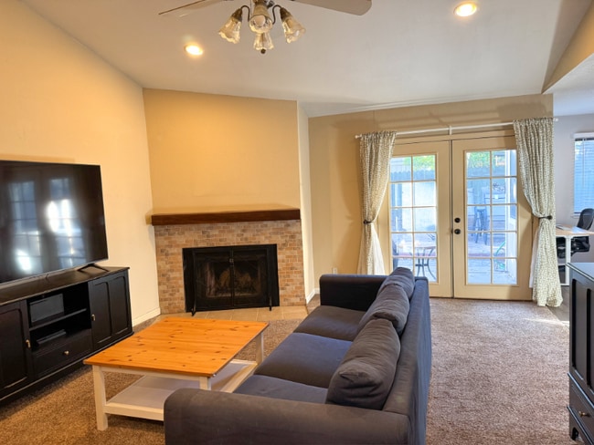 Building Photo - 9410 Aizenberg Cir
