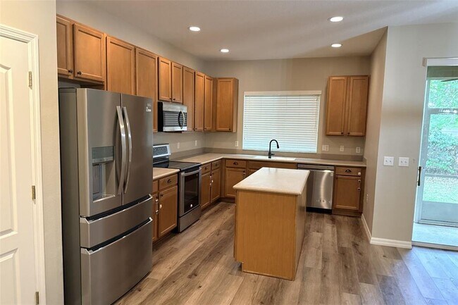 Foto del edificio - 5573 Rutherford Pl