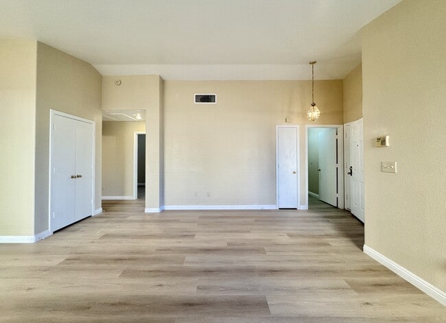 Foto del edificio - 1009 Torington Dr