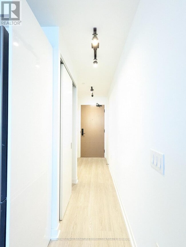 Building Photo - 195 McCaul St