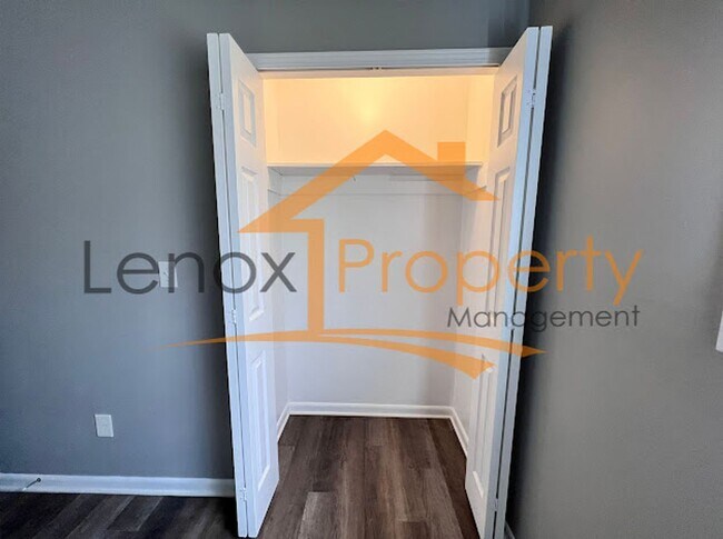 Foto del edificio - 3 Bedroom Home In Westland $300 off First Month Rent