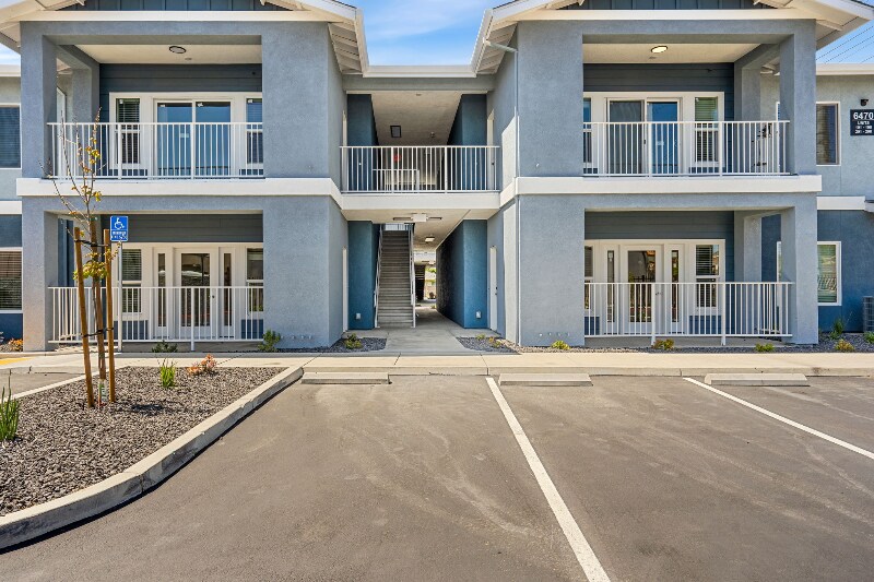 Foto principal - 6470 Stockton Blvd