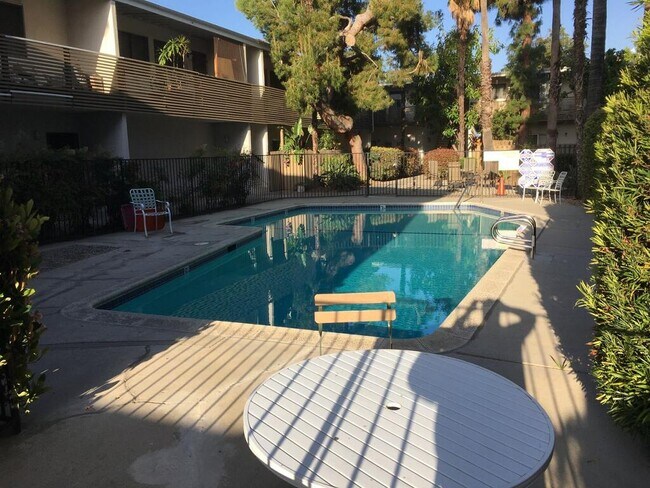 Foto del edificio - 5305 Lindley Ave