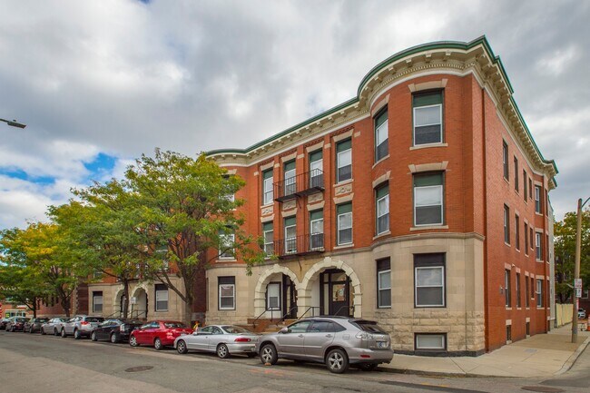 Foto del edificio - 10 Brainerd Rd