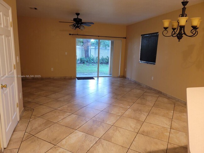 Foto del edificio - 570 Princess Dr