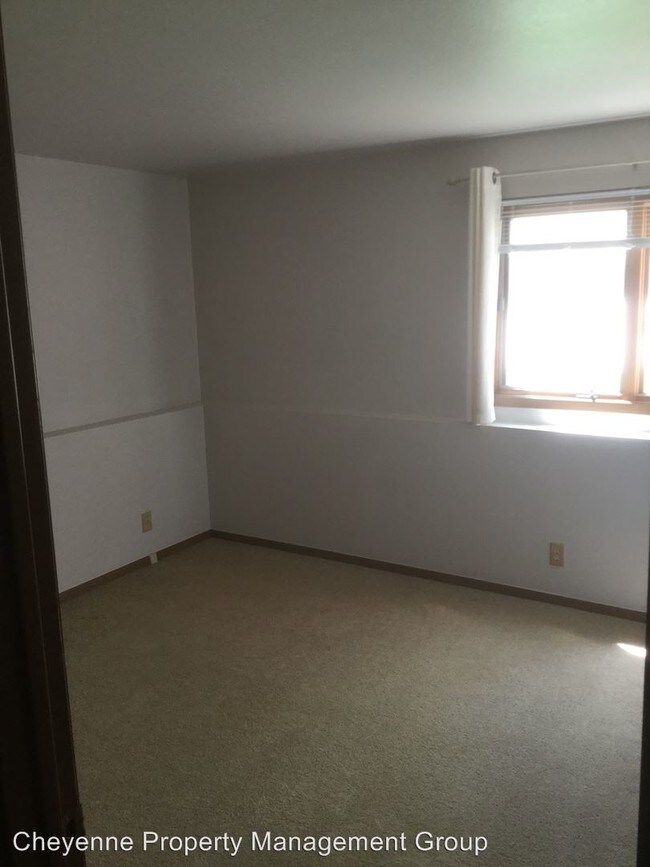 Building Photo - 245 Miller Ln