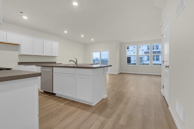 Building Photo - 5917 Hawkweed Dr