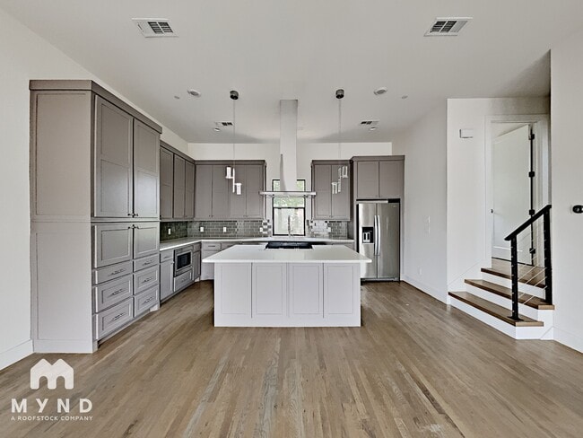 Building Photo - 4515 Cabell Dr