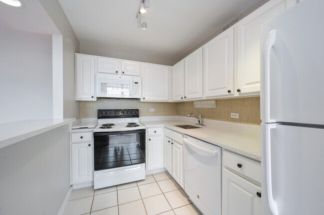 Foto del edificio - 655 W Irving Park Rd