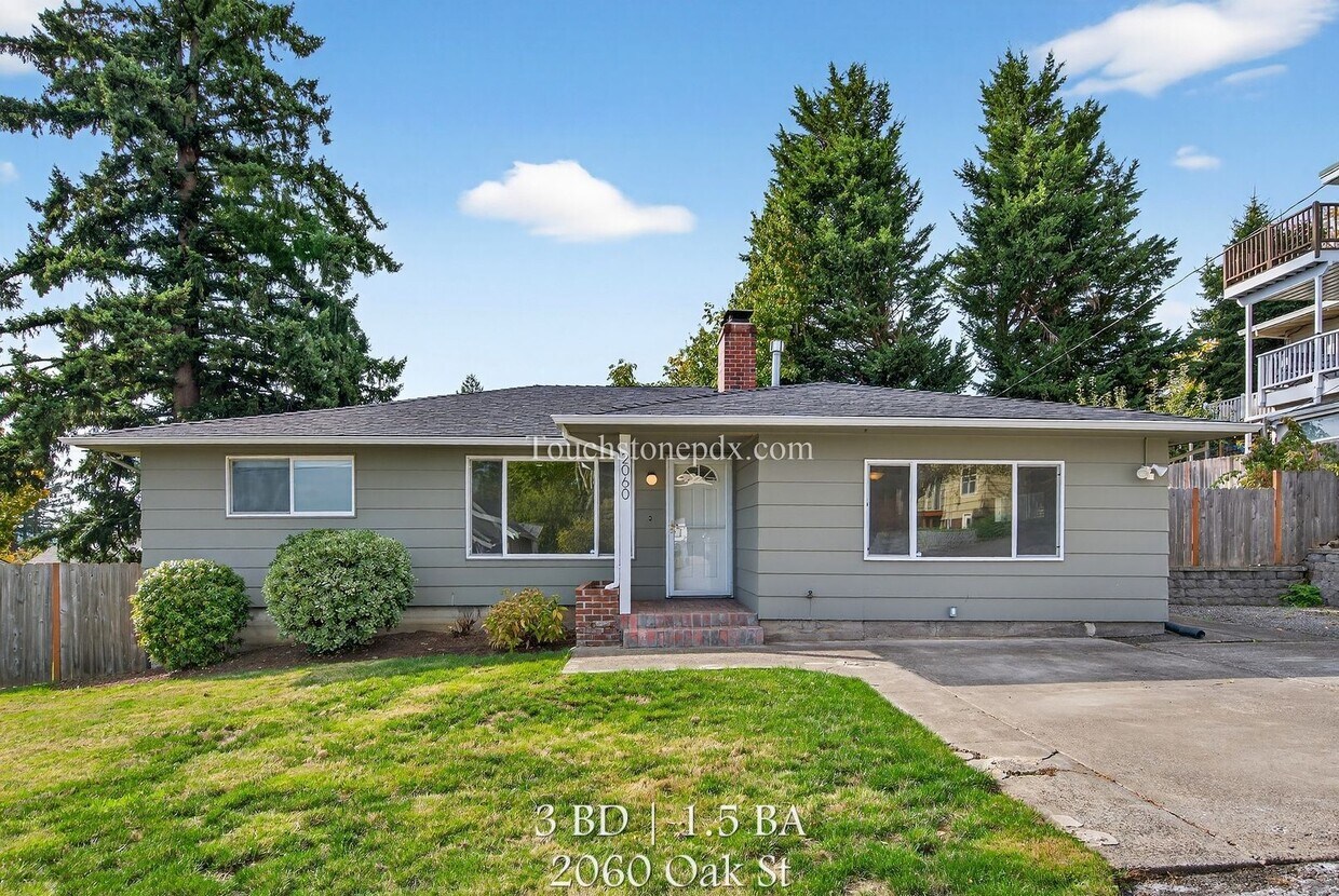 Charming West Linn Home with Stunning Mt. Hood Mountain Skyline - Tranquil West Linn Living Near Parks and S...