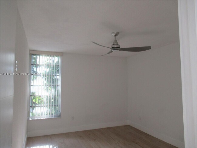 Foto del edificio - 100 Fontainebleau Blvd