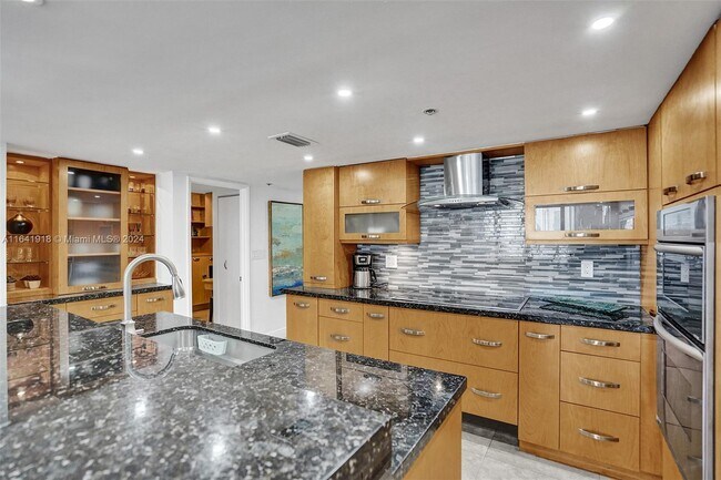 Foto del edificio - 1717 N Bayshore Dr