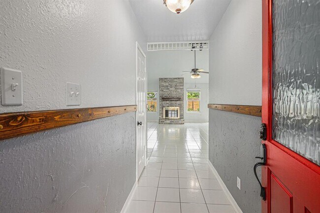 Foto del edificio - 2512 Village Cir Dr