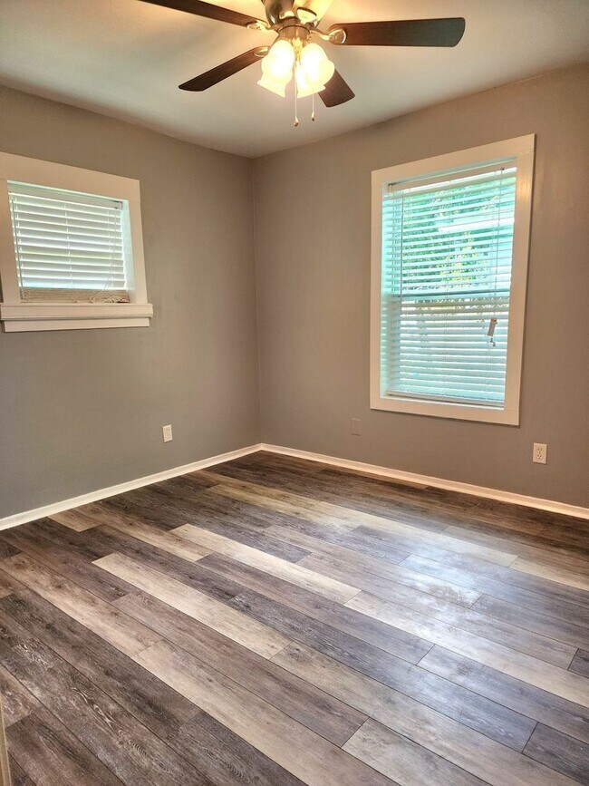 Foto del edificio - Welcome to this Remodeled 4/1 Pool Home!