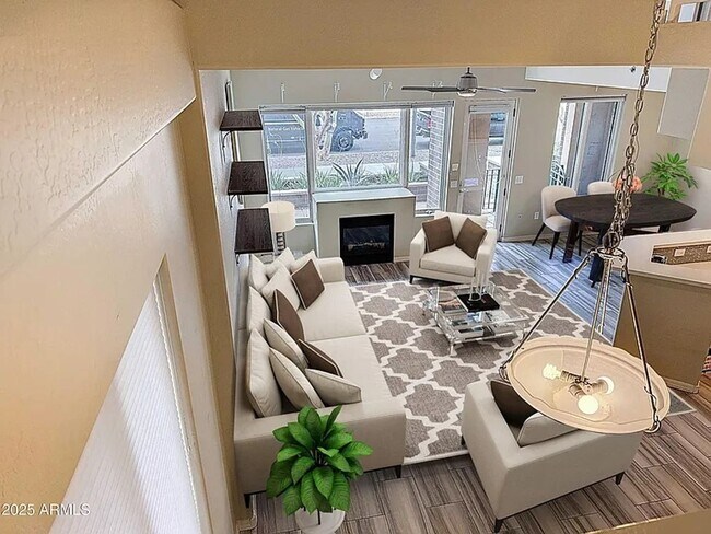 Foto del edificio - Charming 2BR Townhome in Phoenix