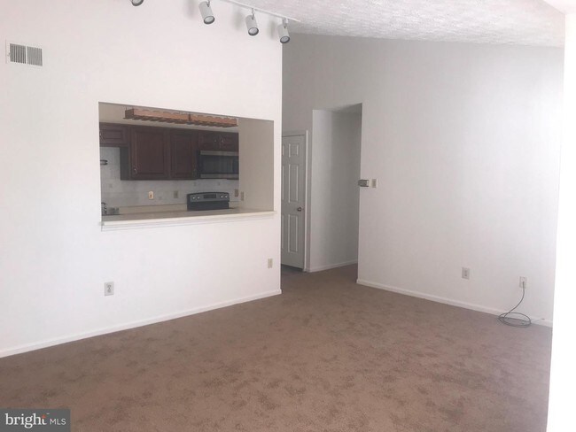 Building Photo - 901 Woodbridge Ct