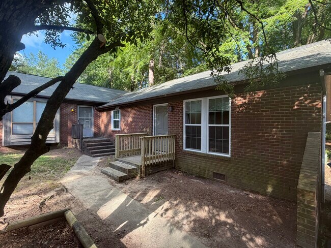 Foto del edificio - 4832 Hollenden Dr