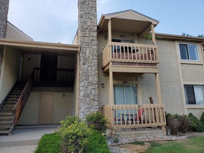 Building Photo - 842 Tenderfoot Hill Rd