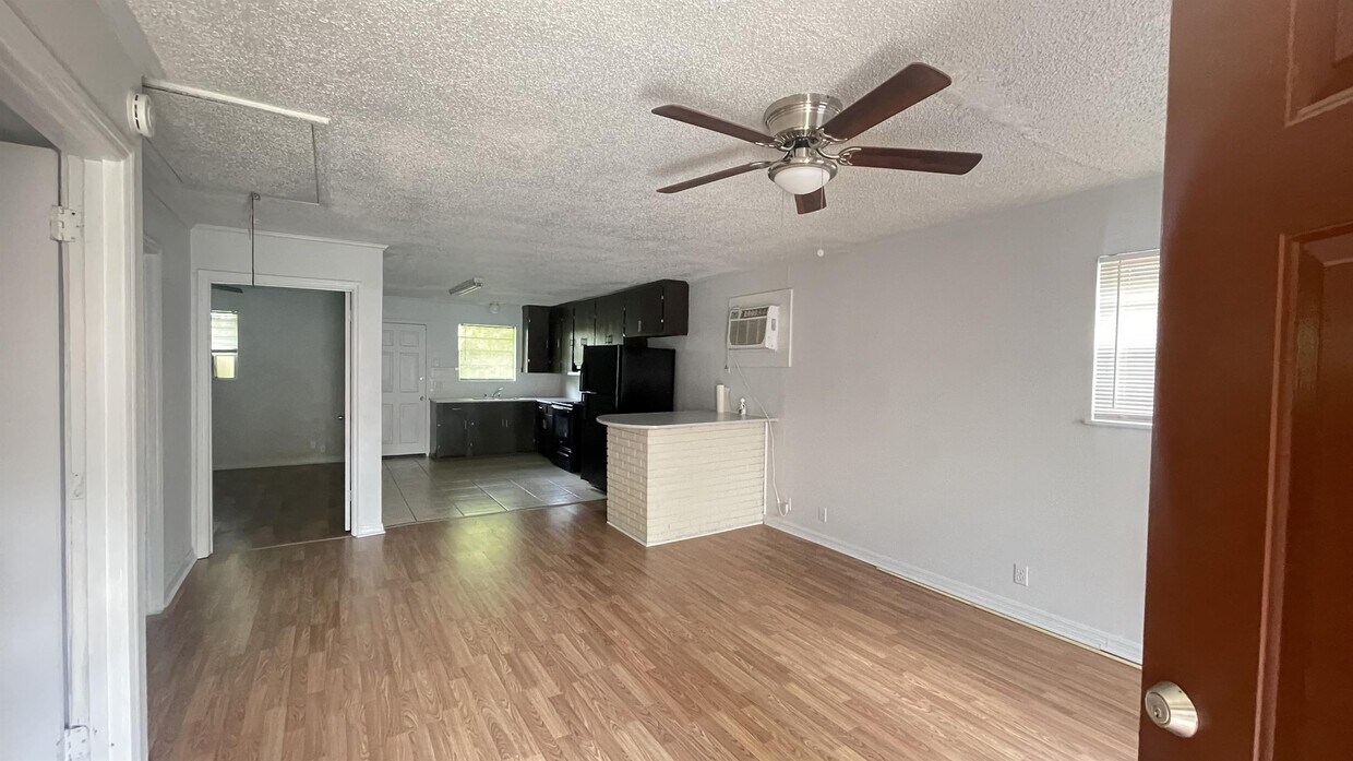 Foto principal - 5693 Atlee Ave