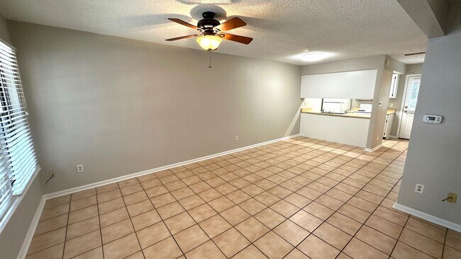 Foto del edificio - UPDATED 2/2.5 Timbers Home w/ Deck, Washer...
