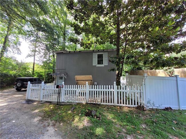 Foto del edificio - 5602 Roberts Dr