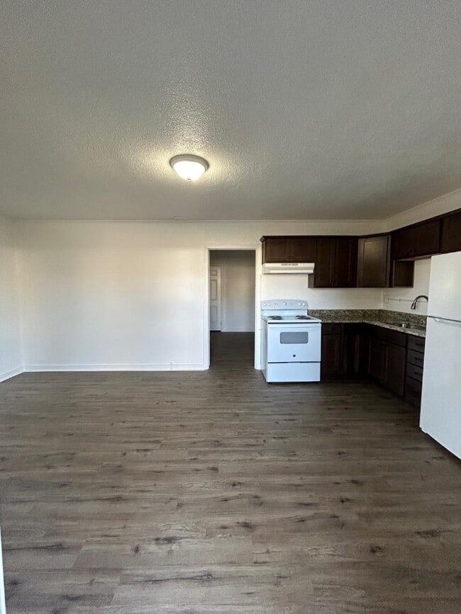 Building Photo - 100 Kazmira Ct
