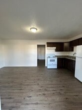 Building Photo - 100 Kazmira Ct