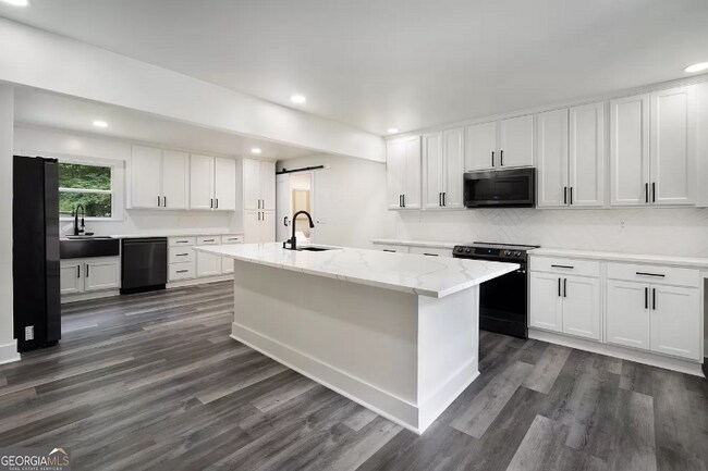 Building Photo - 318 Foxfire Dr SW