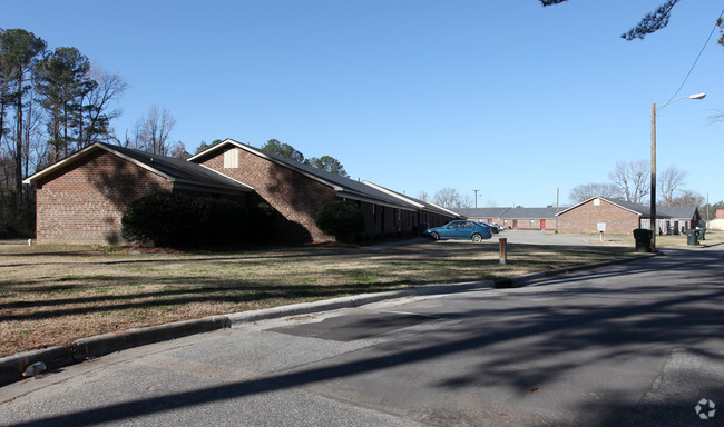 Building Photo - Tanglewood Apartments