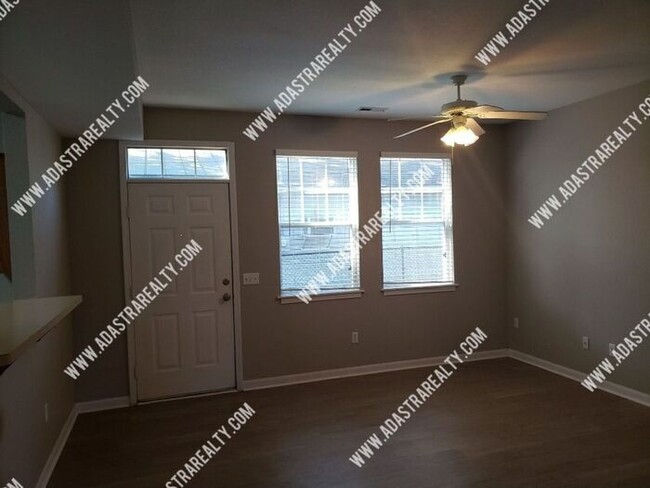 Foto del edificio - Spacious Remodeled 2 Bed/2 Bath in Lawrenc...