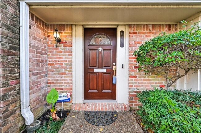 Foto del edificio - 6351 Briar Rose Dr