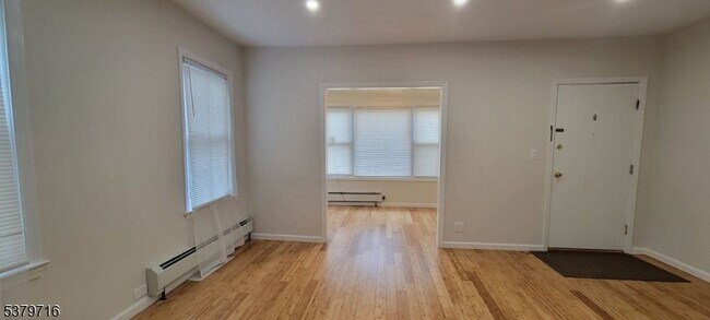 Foto del edificio - 403 Abington Ave