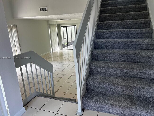 Building Photo - 10422 SW 148th Ave Dr