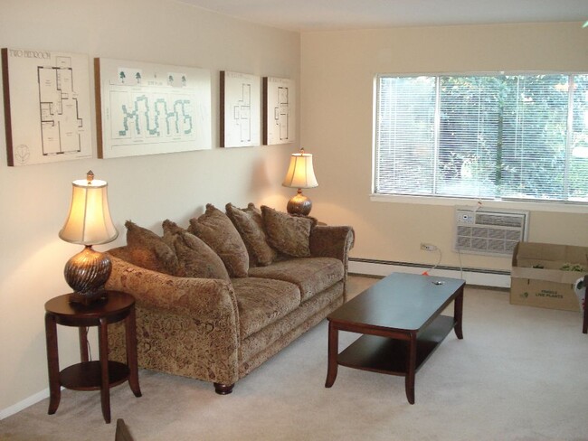 Living Room - 350 Inland Dr