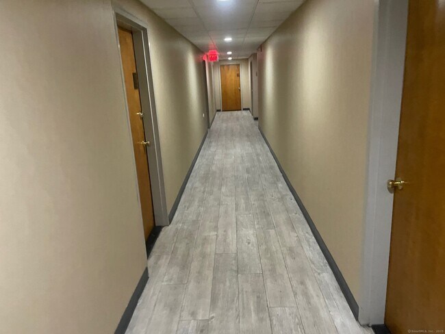 Foto del edificio - 60 Strawberry Hill Ave